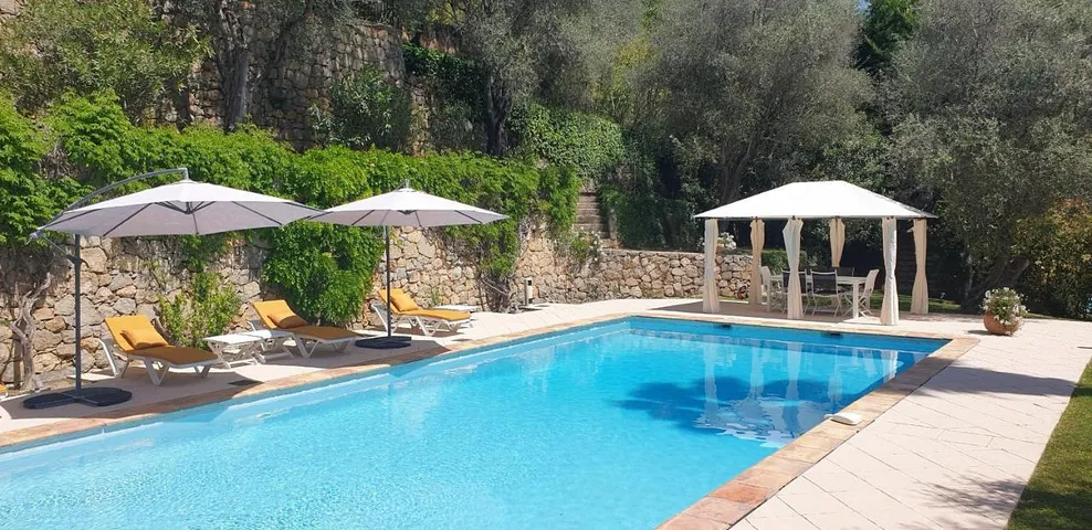 Chalet para 10 personas, con terraza además de jardín y piscina - 1