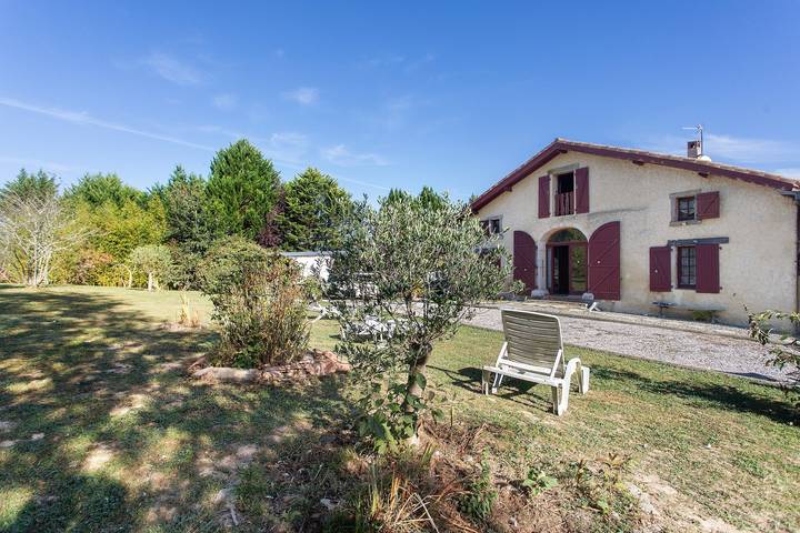 Location de vacances pour 8 personnes, avec Jardin à Pouillon