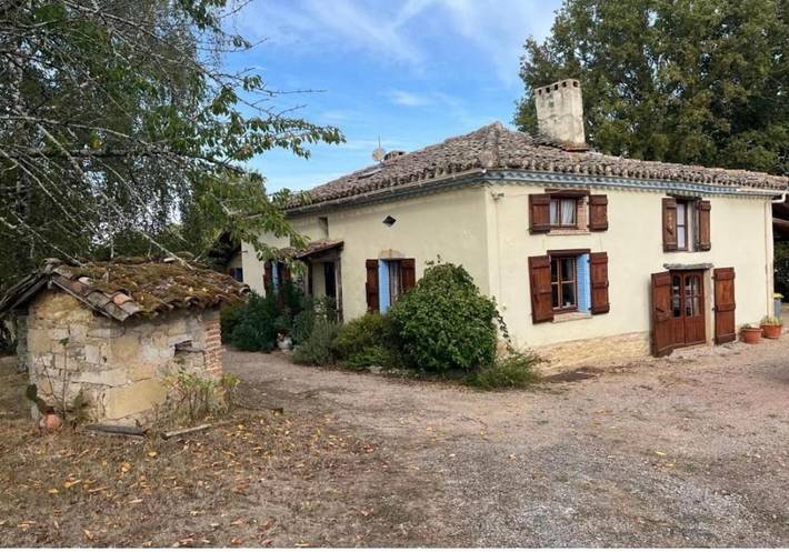 Location de vacances pour 10 personnes, avec terrasse ainsi que vue et piscine, animaux acceptés à La Salvetat-Belmontet - 3