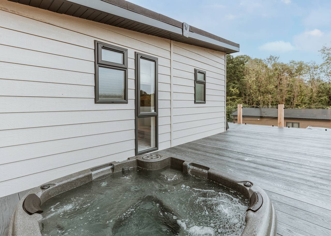 Redwood Lodge Vip Hot Tub in Shropshire
