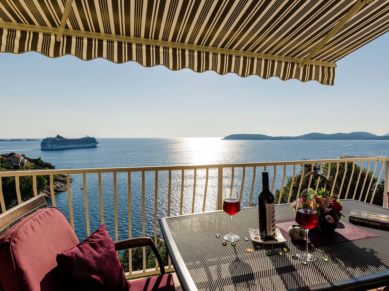 Geheel appartement, Indy's Beach Apartments -Two Bedroom Apartment with Balcony and Sea View in Zaton, Grad Dubrovnik