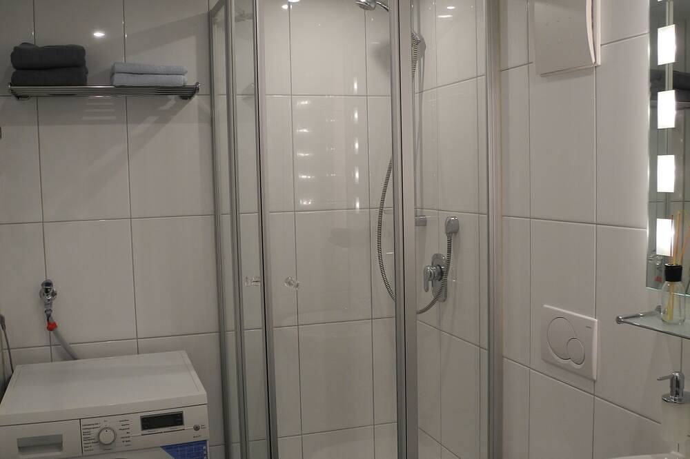 Geheel appartement, Licht modern appartement op een rustige locatie met een eigen ingang en een patio in Oberstenfeld, Landkreis Ludwigsburg