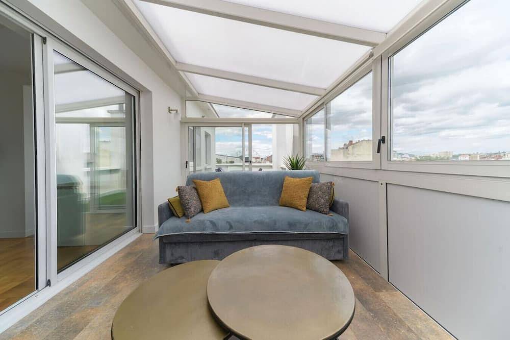 Entire apartment, Appartement design avec terrasse Centre Ville in Vichy, Vichy region