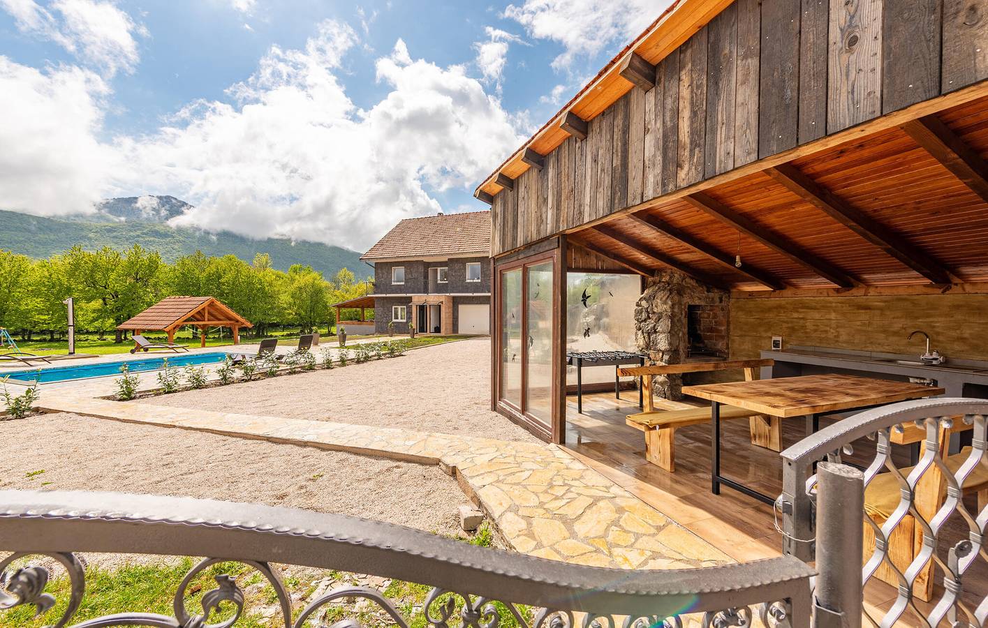 Ferienhaus für 8 Personen mit Whirlpool in Gračac, Zadar