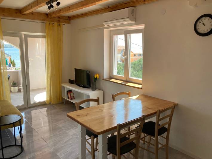 Ganze Wohnung, 2-Zimmer-Ferienwohnung mit Terrasse und Meerblick Tkon, Pasman A-23194-a in Tkon, Pasman