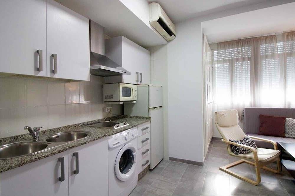 Entire apartment, Lightbooking Estadio Cádiz in Valladolid, Valladolid Province