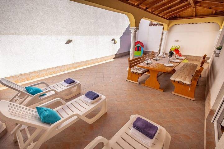 Ferienwohnung für 5 Personen, mit Terrasse in Dramalj