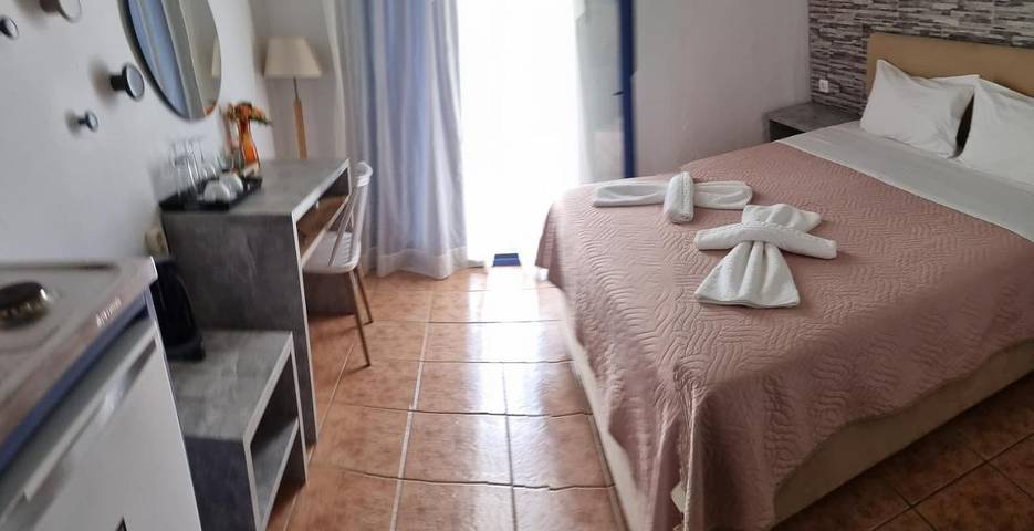 Gîte pour 2 personnes, avec terrasse et vue dans Loutró - 2