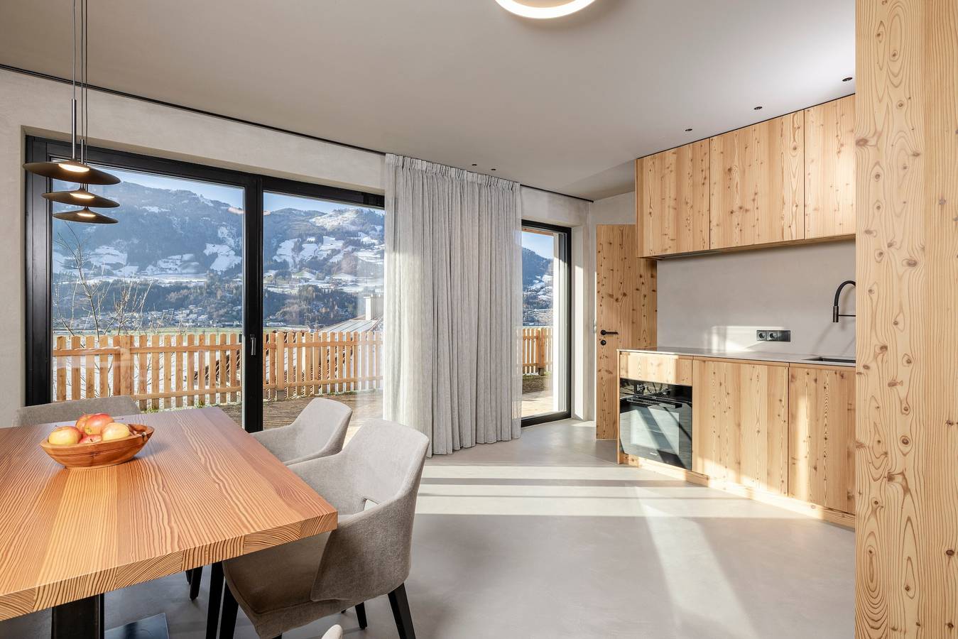 Apartment „Vronis Lodge“ mit Bergblick, Wlan und Klimaanlage in Hart im Zillertal, Ski-Optimal Hochzillertal