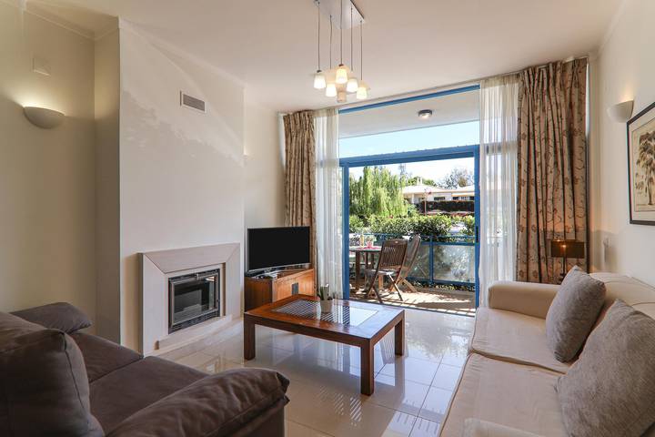 Entire apartment, Apartment "Millennium" with Pool, Air Conditioning, Balcony & Garden in Vilamoura, Quarteira
