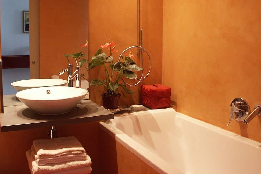 Ganze Wohnung, Luxuswohnung , hell, sonnig ,geräumig, in der Altstadt, mit privatem Parkplatz. in Jerez de la Frontera, Costa de la Luz