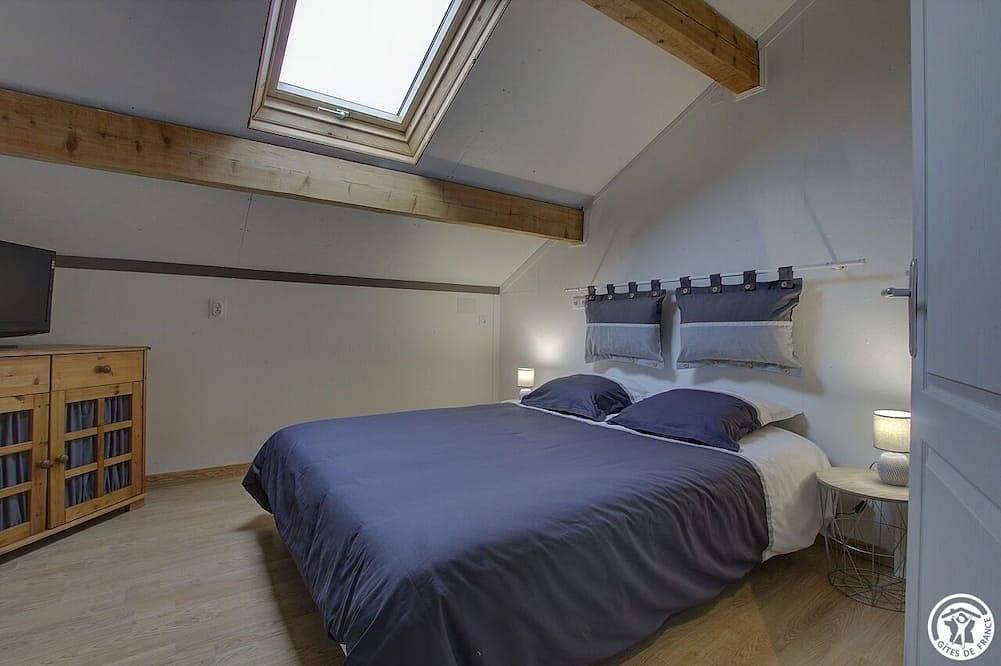 Le Refuge des Petits Faucons in Belleydoux, Nantua