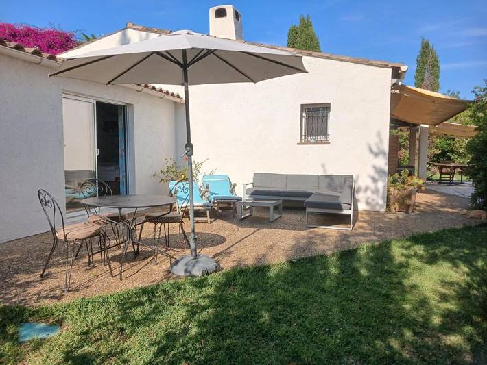 Chambre d’hôte pour 3 personnes, avec vue et piscine ainsi que terrasse et jardin à Antibes - 2