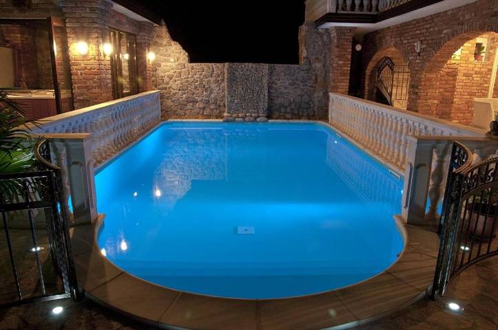 Chambre d’hôte pour 4 personnes, avec sauna et jacuzzi ainsi que piscine et jardin