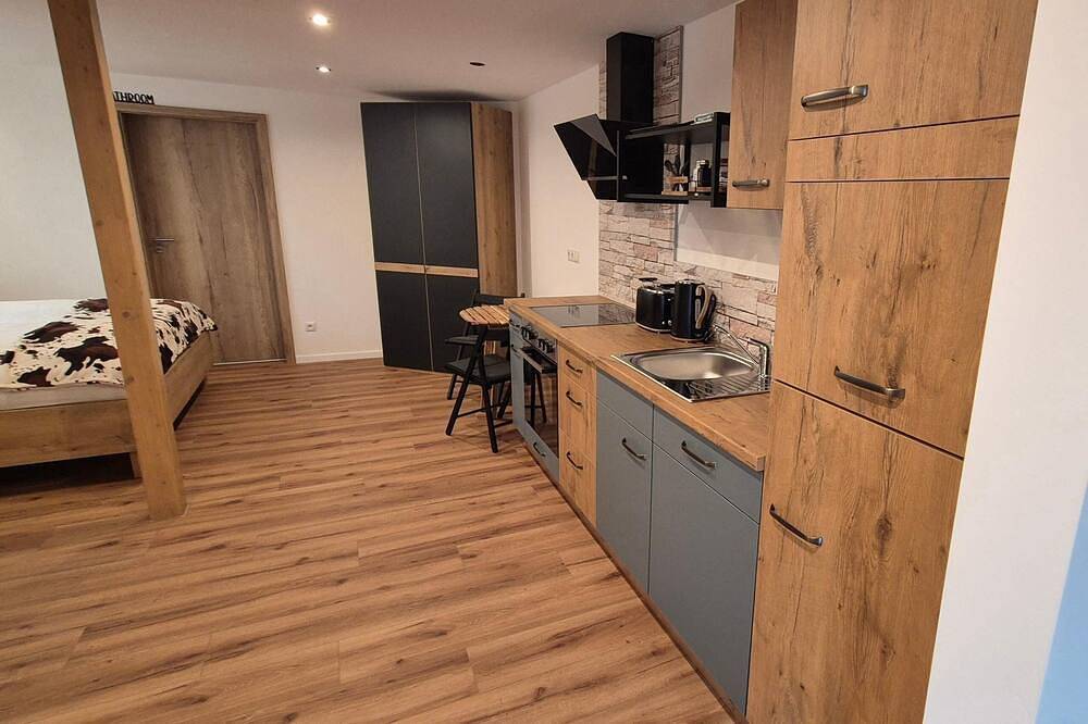 Ganze Wohnung, Liebevoll eingerichtete Ferienwohnung (38qm) mit Balkon in Bad Staffelstein, Oberes Maintal - Coburger Land