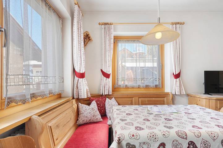 Apartamento entero, Apartamento 'Bula' con vistas a la montaña y Wi-Fi in Ortisei, Dolomiti Superski
