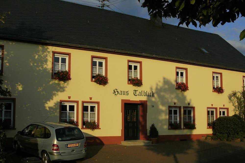 Ganze Wohnung, Terrassenwohnung am Zoo in Morscheid-Riedenburg, Morbach