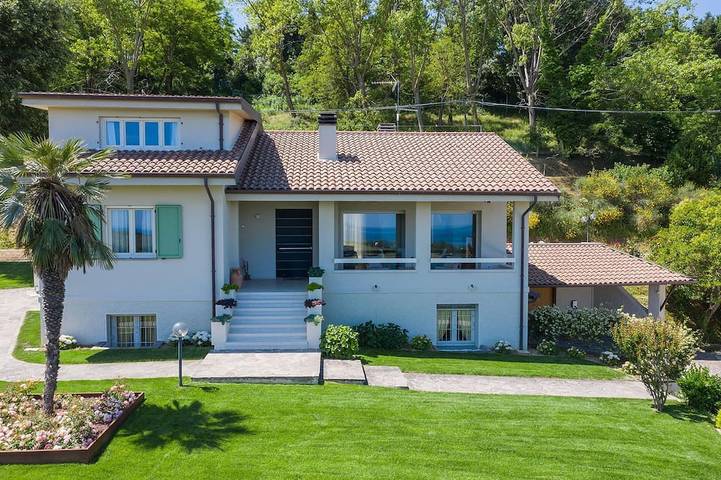Villa Meer - Villa privata, 5 camere, piscina, A/C, Wifi, Jacuzzi, Marche in Fano (Comune), Valle del Metauro