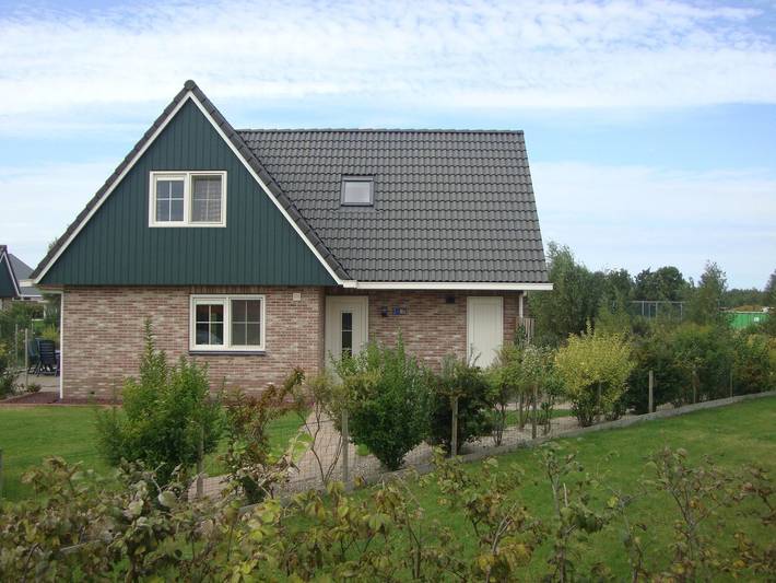 Ferienhaus für 6 Personen, mit Garten und Whirlpool sowie Sauna und Terrasse, kinderfreundlich in Makkum