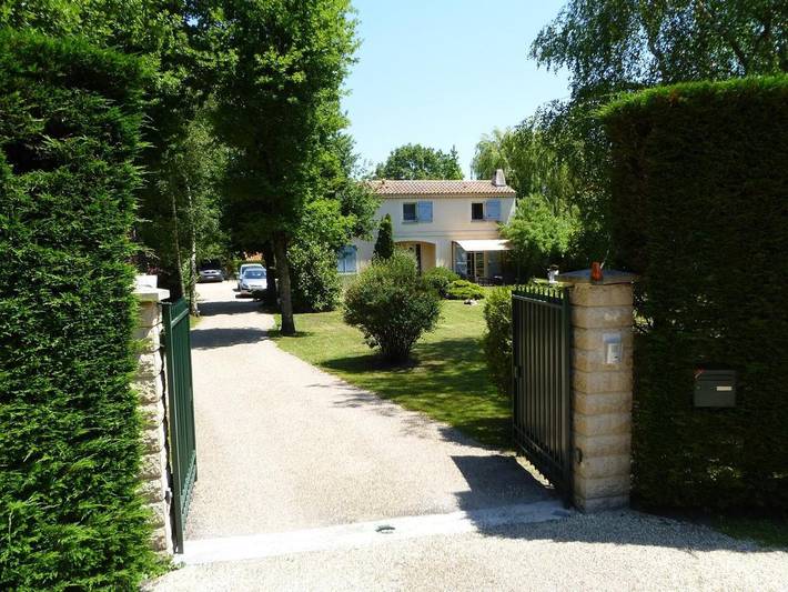 Maison de vacances pour 10 personnes, avec Terrasse ainsi que Jardin et Piscine à Blanquefort