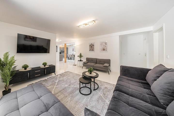 Ferienwohnung für 9 Personen, mit Whirlpool und Ausblick in Halle