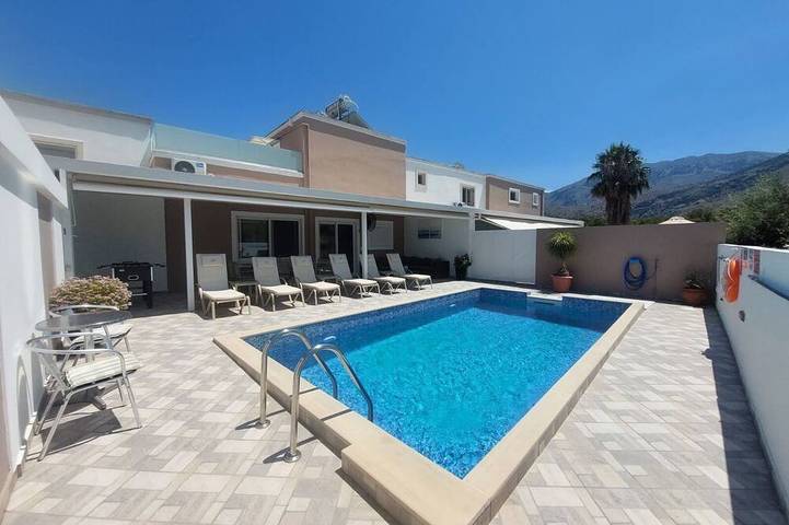Villa für 7 Personen, mit Balkon - 1