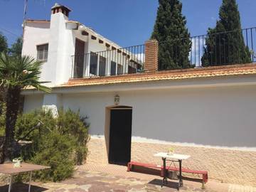 Gîte pour 6 personnes, avec jardin et vue, animaux acceptés à Eslida
