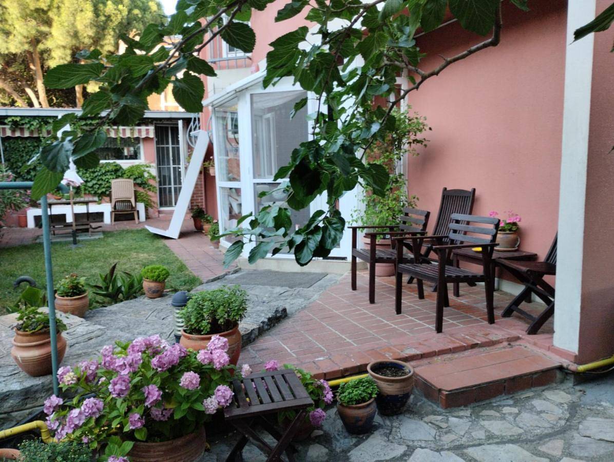 İstanbul Dragos Holiday Villa 5 Rooms 4 Baths Pines Sea Views, Pool Quiet and Stunning in Istanbul, Marmararegio