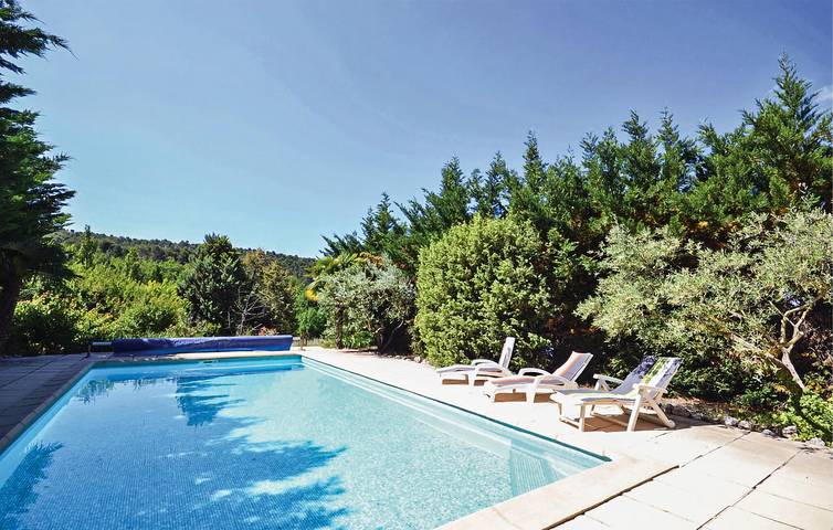 Charming Apartment with Pool near La Bastide-des-Jourdans in La Bastide-des-Jourdans, Parc naturel régional du Luberon