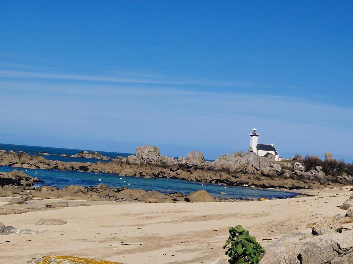 Double Room with Private Bathroom in Kerlouan, Région de Brest
