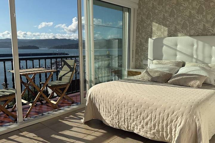 Portosin, a beautiful home with spectacular views of the Muros-Noia estuary in Miñortos, Porto do Son