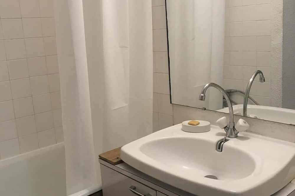 Entire apartment, 20m from ski slopes, tv, ski locker, 18m², La Joue du Loup in La Joue du Loup, Le Dévoluy
