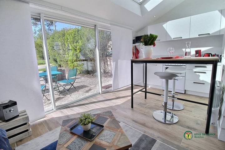Gîte pour 2 personnes, avec terrasse à Plougoumelen