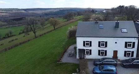 Gîte pour 10 personnes, avec jardin et terrasse à Nassogne