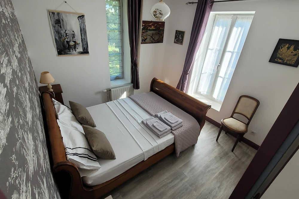 Gîtes Le Vieux Vinzelles, idéal pour les groupes ! in Volvic, Parc naturel régional des Volcans d'Auvergne