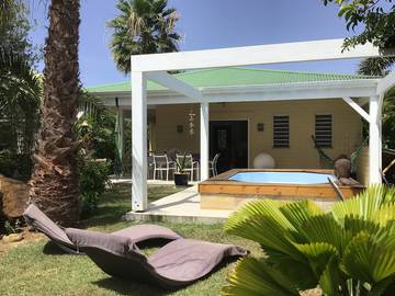 Gîte pour 4 personnes, avec jacuzzi ainsi que jardin et terrasse en Guadeloupe