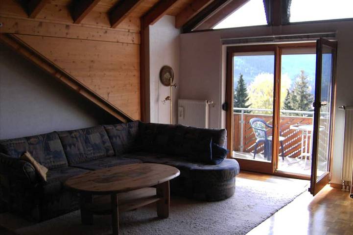 Appartement entier, Panoramic view over Titisee-Neustadt in 2-room top floor apartment with balcony in Neustadt (Titisee-Neustadt), Titisee-Neustadt