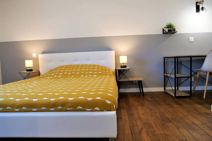 Appartement entier, Appartement moderne entièrement rénové in Aurillac, Région d'Aurillac