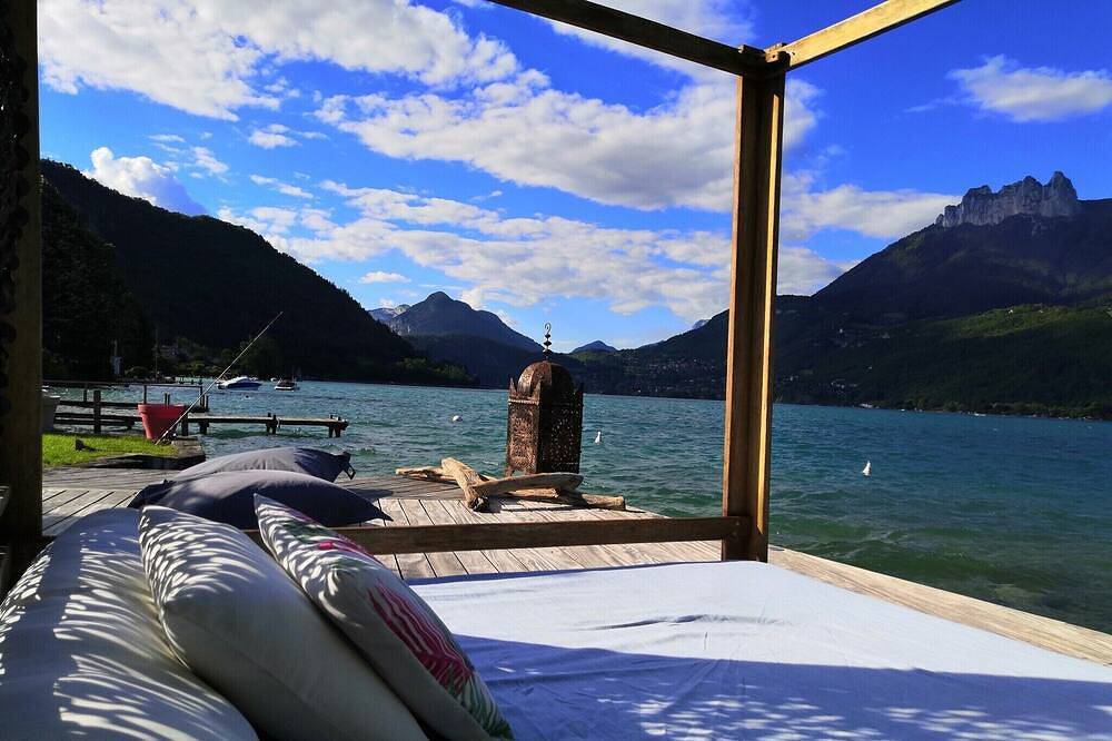 Lac Annecy : maison de standing 4 * ,pieds dans l'eau avec vue lac et montagnes in Doussard, Parc naturel régional du Massif des Bauges