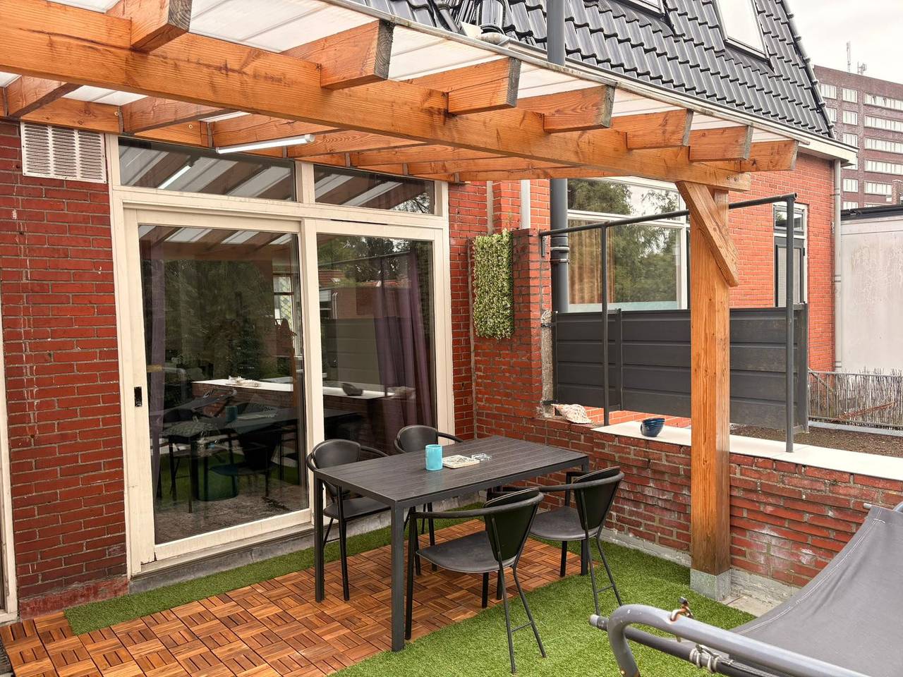 Geheel vakantieappartement, Stylish Lottus Room in Duplex Near Center & Umcg in Groningen, Provincie Groningen