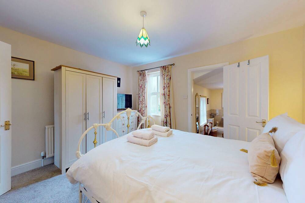 Ganze Wohnung, Chic 2Br w/ Private Backyard - Near Loughton Tube in Loughton, Essex