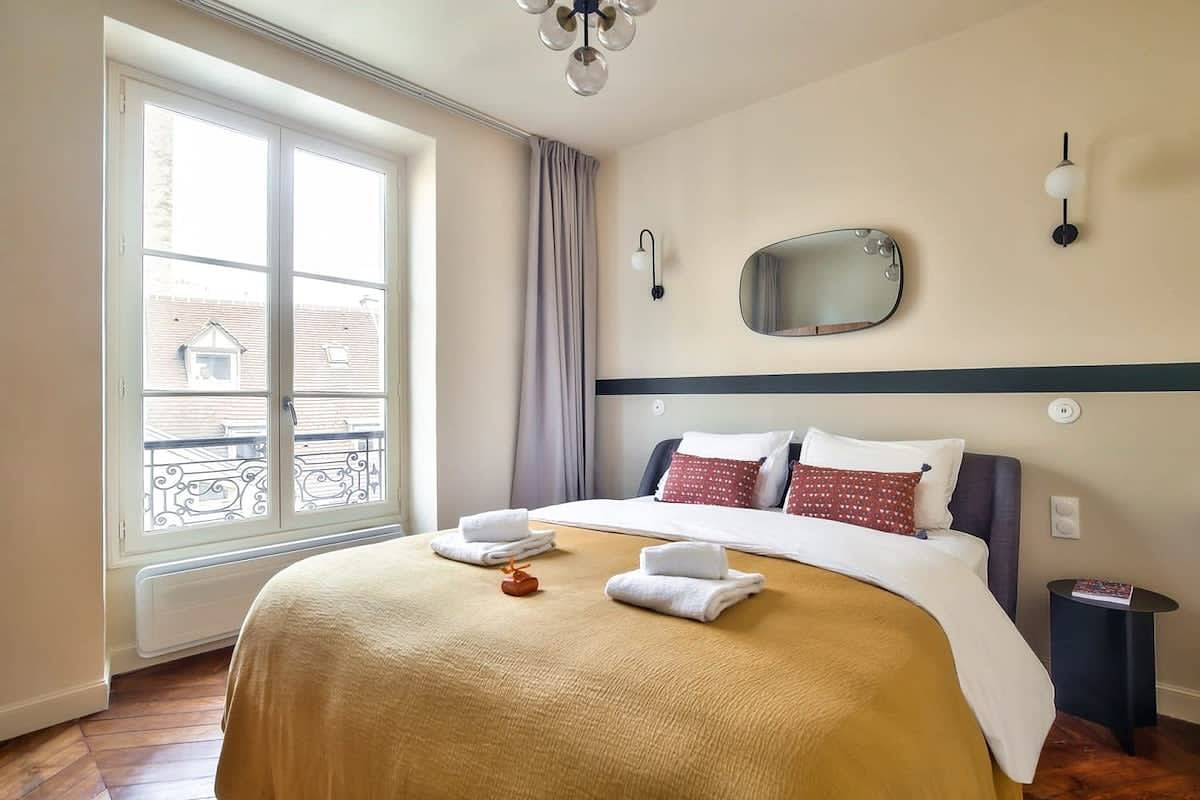 Entire apartment, The Perfect Parisian Flat Bd St-Germain - Mid Term in Paris, Ile de France