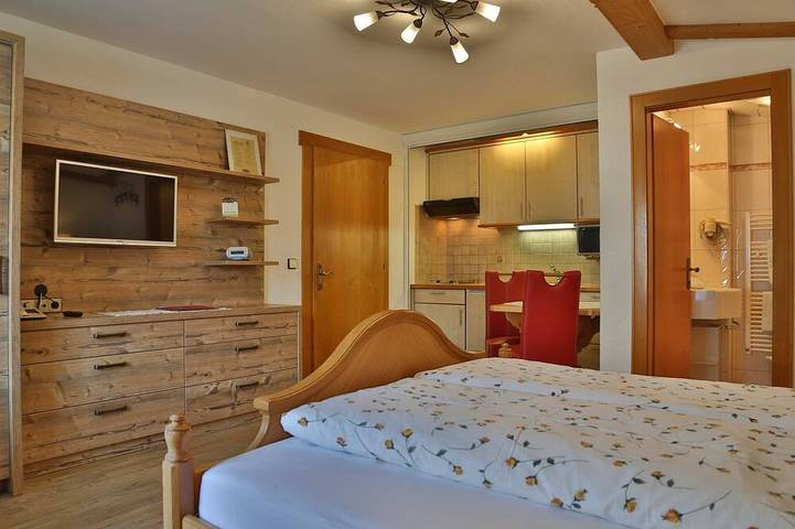 Ferienwohnung für 2 Personen, mit Balkon in Grän - 2