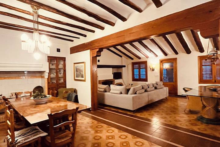 Family-group-pet-friendly finca with unique pool & pine trees in Las Virtudes, Villena