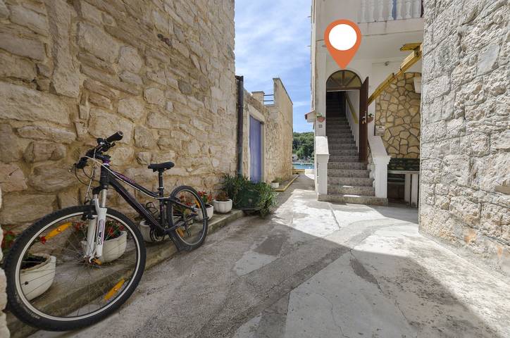 Ganze Wohnung, Apartment Mirni by the sea in Prvić Luka (Kroatische Adria), Prvić Luka
