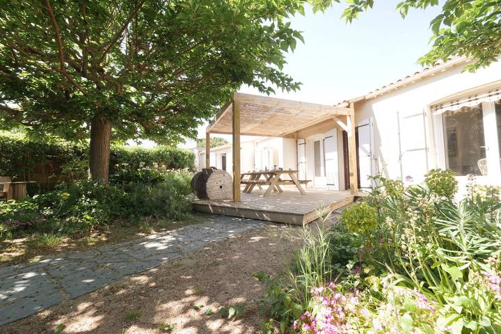 Une maison pour 10 avec jardin près de la mer in Bretignolles-sur-Mer, Valle del Loira