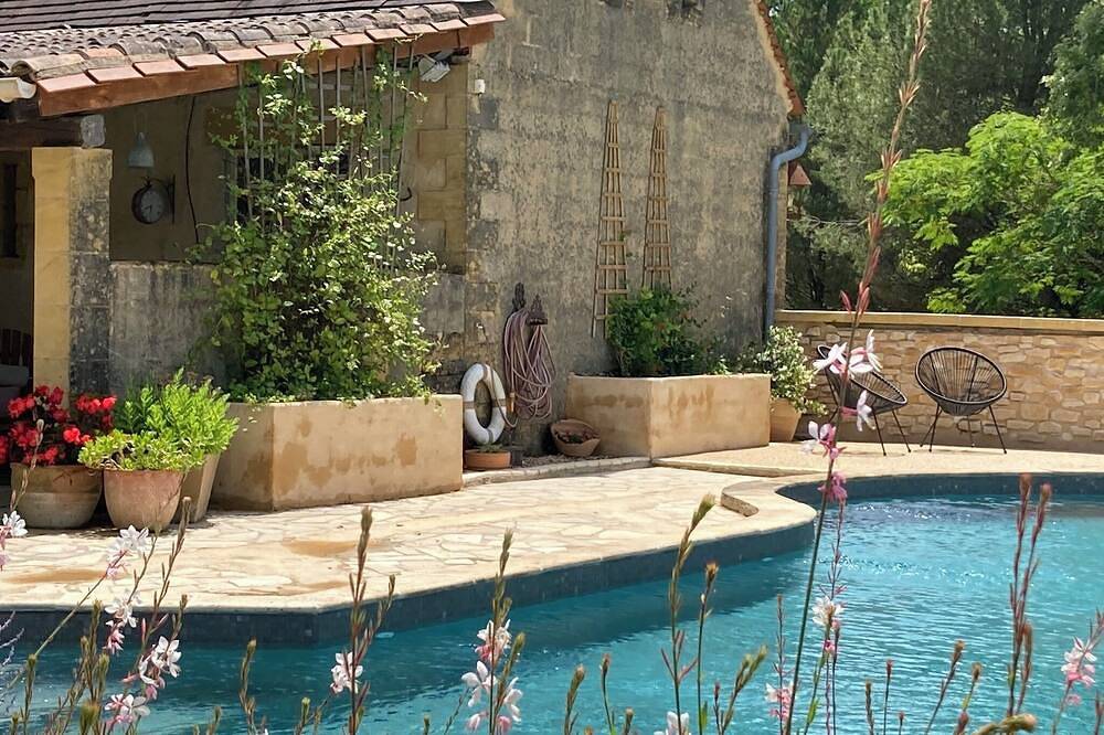 Paz y tranquilidad en Francia. Rústica de un dormitorio casa rural. in Baneuil, Périgord Pourpre