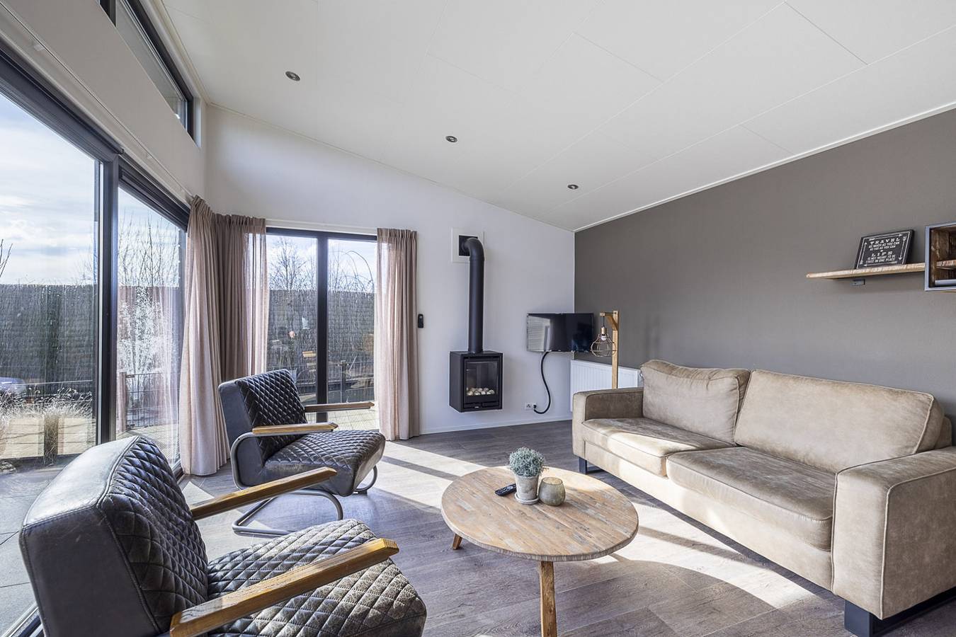 Luxe 6 persoons watervilla in Nunspeet op een park aan het Veluwemeer in Nunspeet, Veluwe