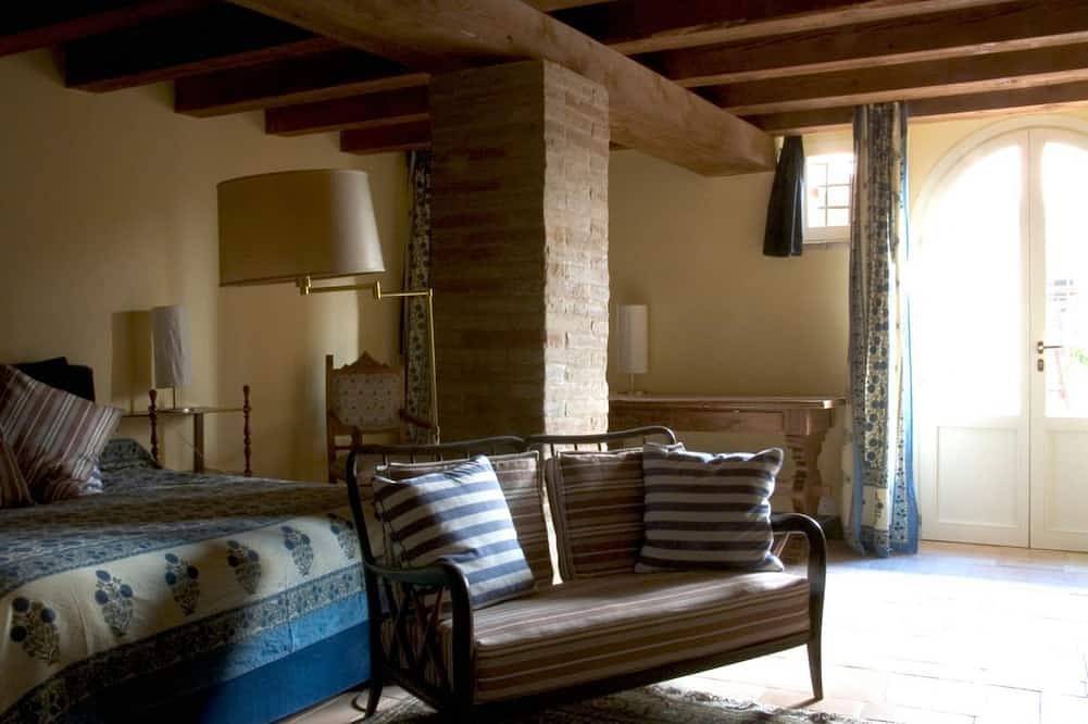Suite a Palazzo, centro storico, a 7km dal mare. in Fermo (Villaggio), Fermo