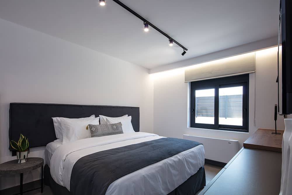 Horizon Villa Oasis, Walk to Platanias Beach! in Platanias, Chania region
